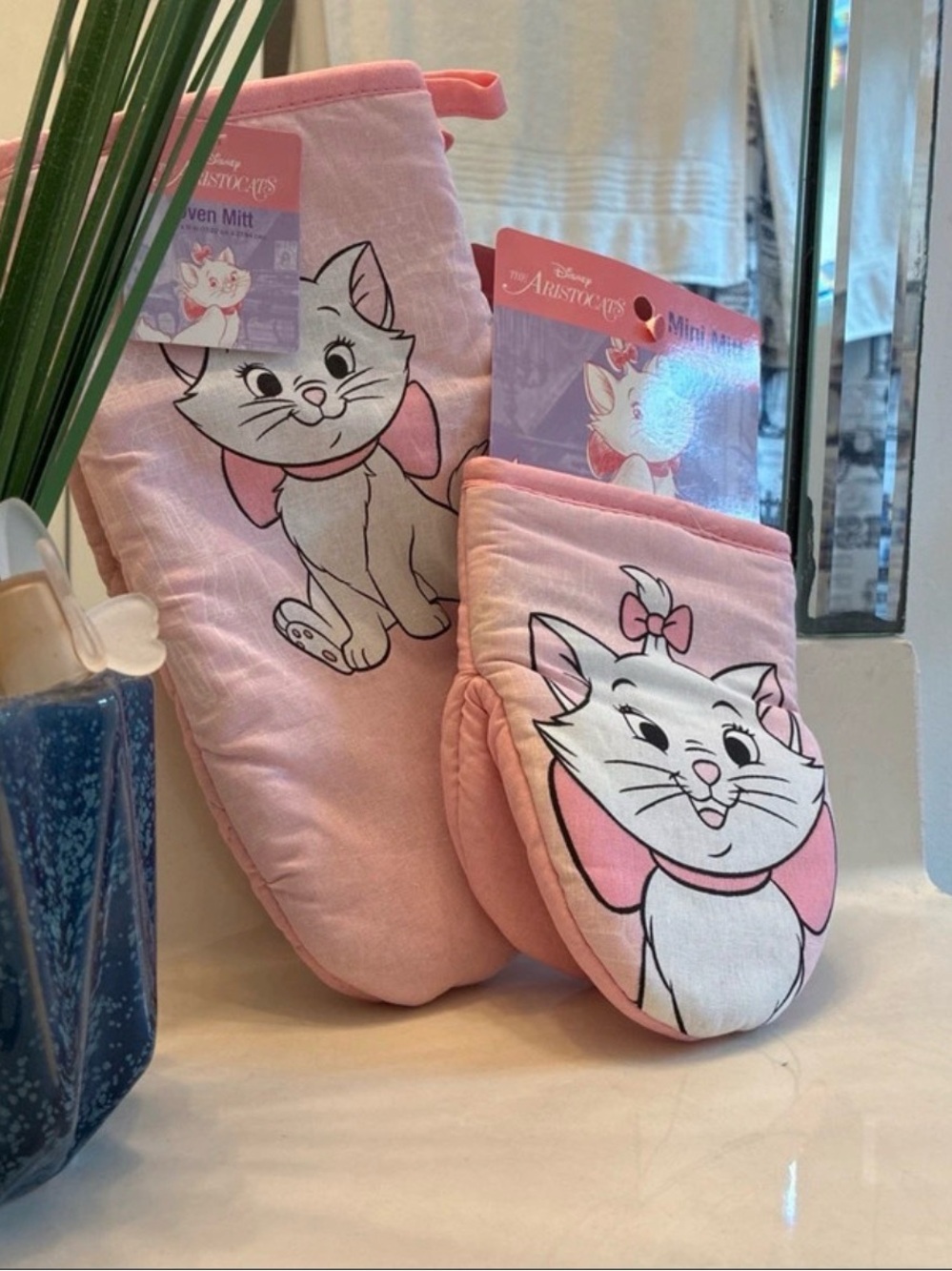 Disney Marie Pink Oven Mitt and Pot Holder Set